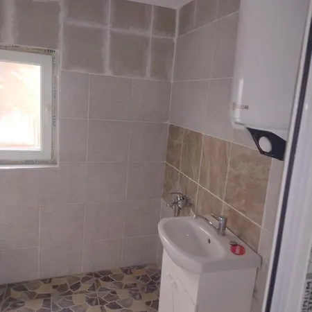 за гости иречек דירה